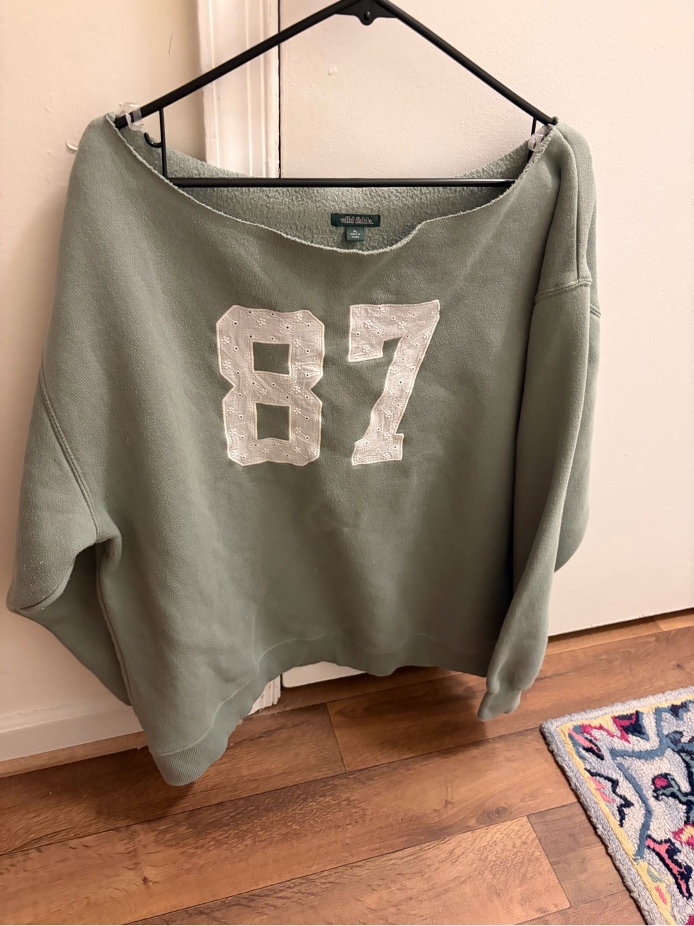 wild fable Sage Green '87 Appliqué Scoop Sweatshirt